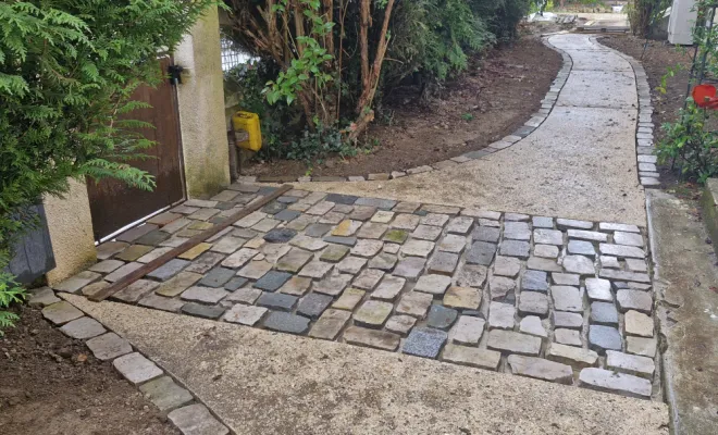Création d'une passerelle en béton lavé avec des pavés de Paris , Soissons, SANTOS Rénovation