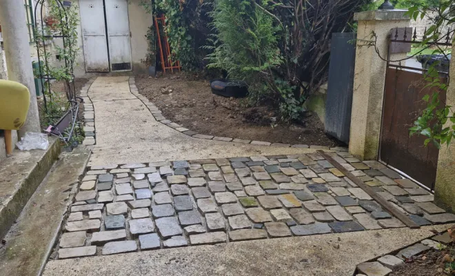 Création d'une passerelle en béton lavé avec des pavés de Paris , Soissons, SANTOS Rénovation