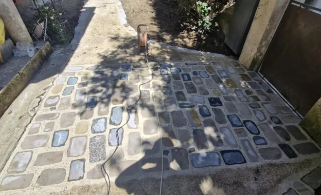 Création d'une passerelle en béton lavé avec des pavés de Paris , Soissons, SANTOS Rénovation